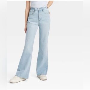 New! Womens High Rise Flare Jeans Universal Jeans light wash size 8